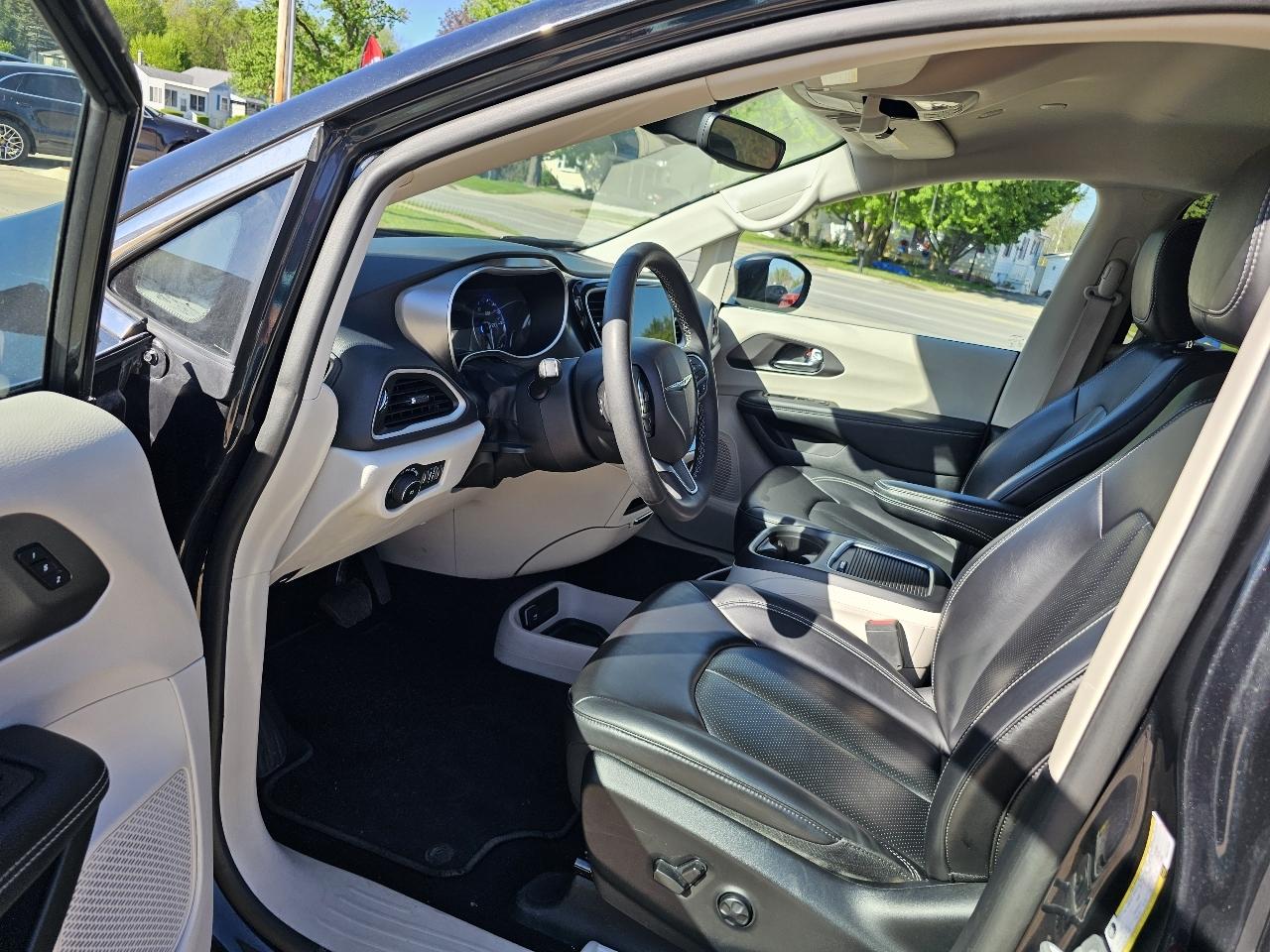 Chrysler Pacifica Touring L 2023