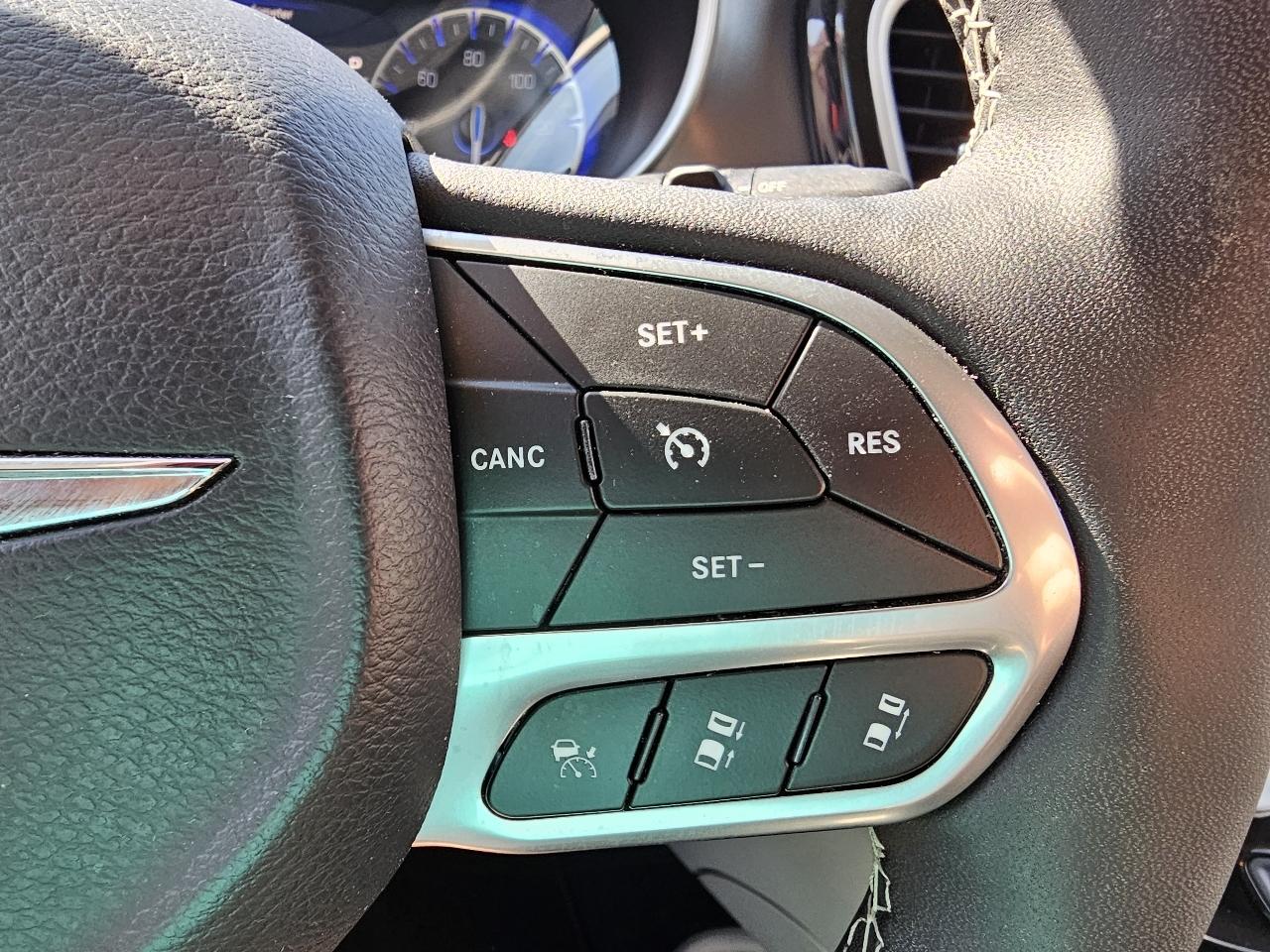 Chrysler Pacifica Touring L 2023