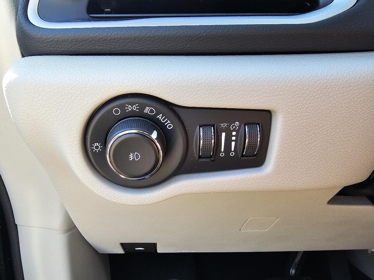 Chrysler Pacifica Touring L 2023