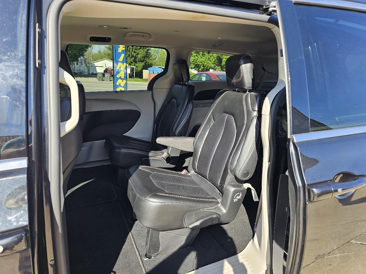 Chrysler Pacifica Touring L 2023