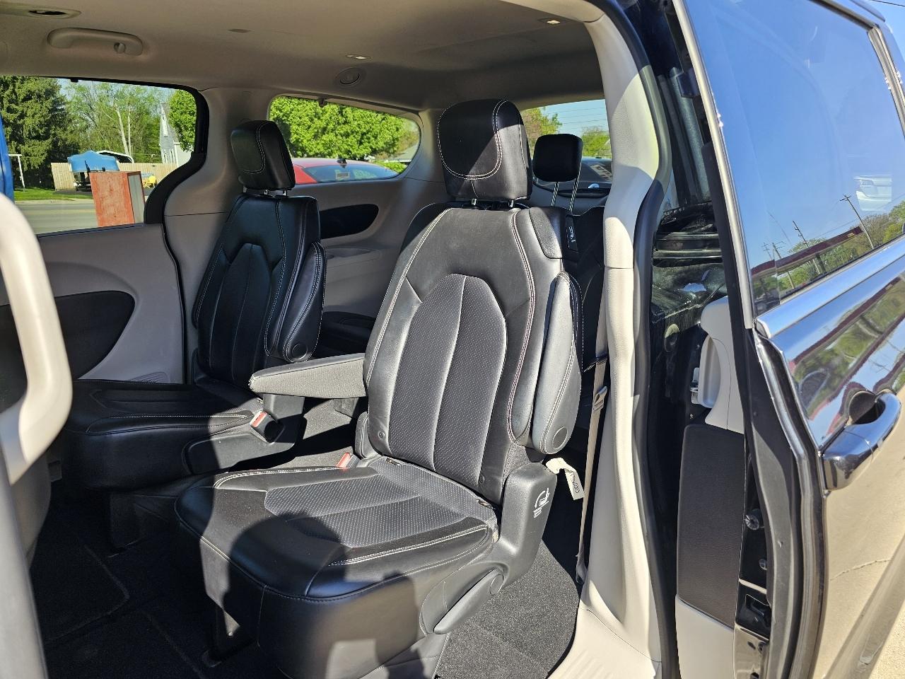 Chrysler Pacifica Touring L 2023