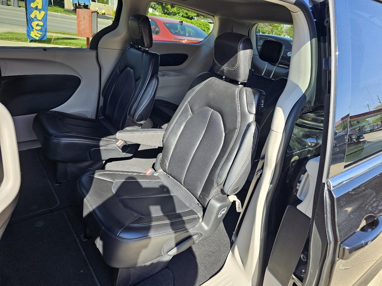 Chrysler Pacifica Touring L 2023