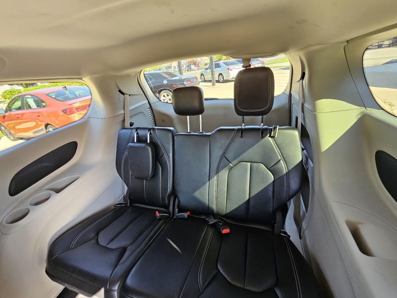 Chrysler Pacifica Touring L 2023