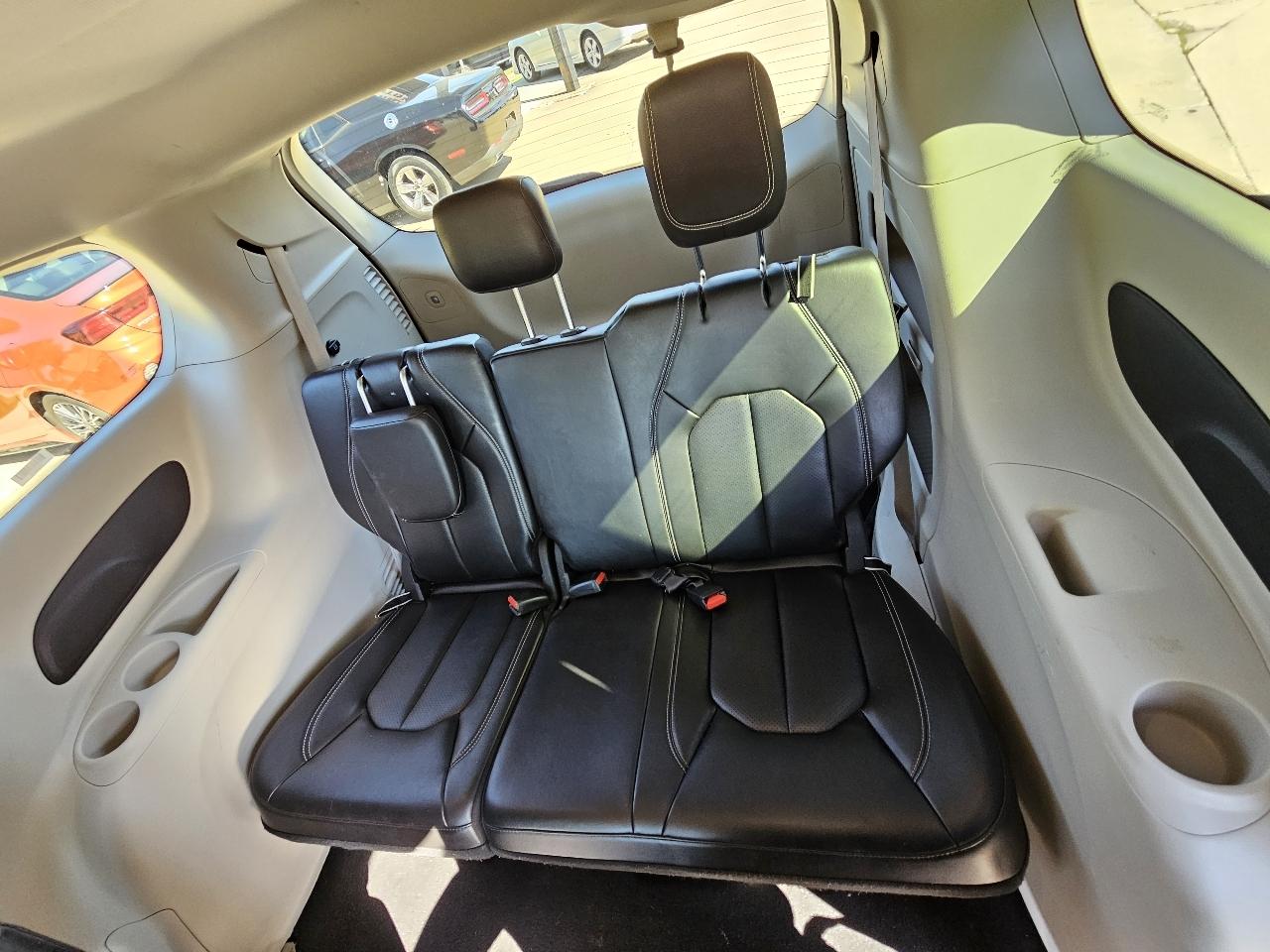 Chrysler Pacifica Touring L 2023