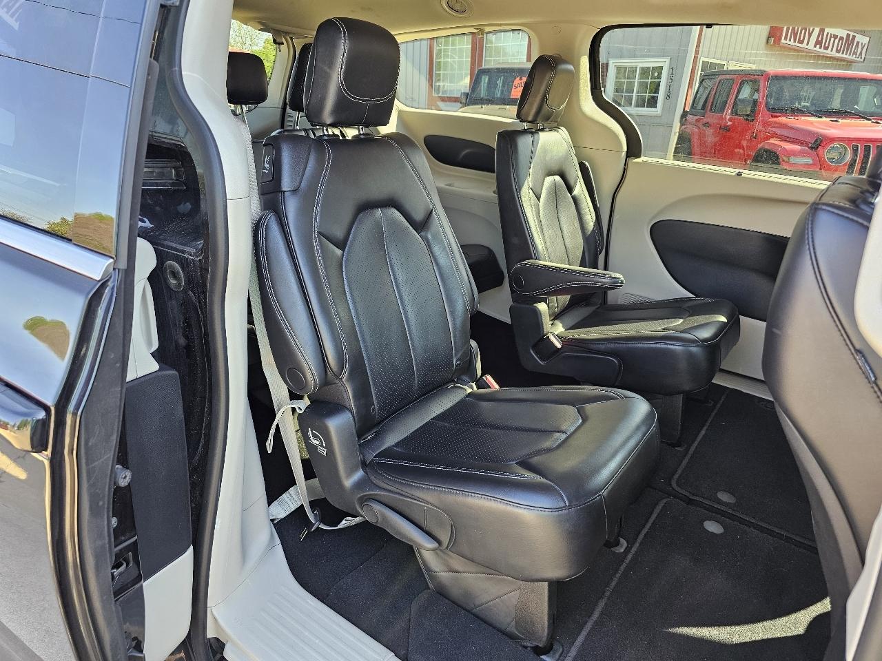 Chrysler Pacifica Touring L 2023