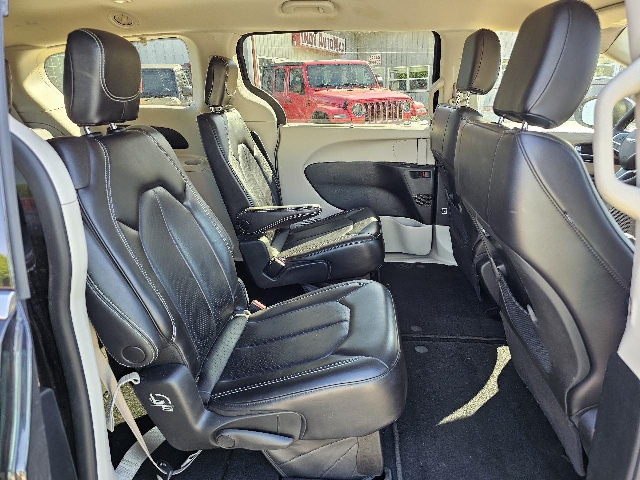 Chrysler Pacifica Touring L 2023