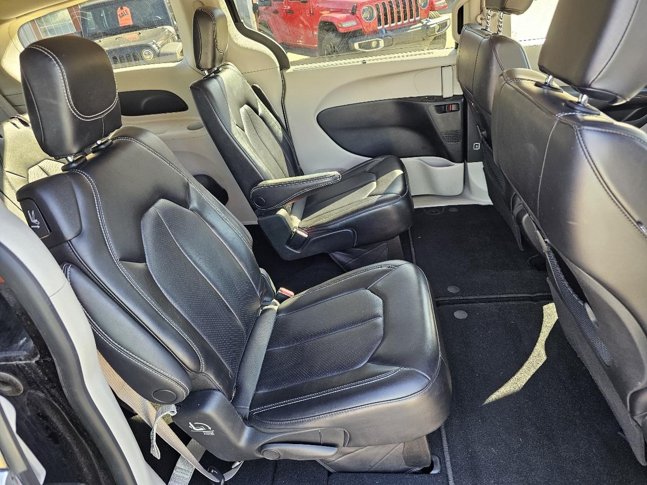 Chrysler Pacifica Touring L 2023