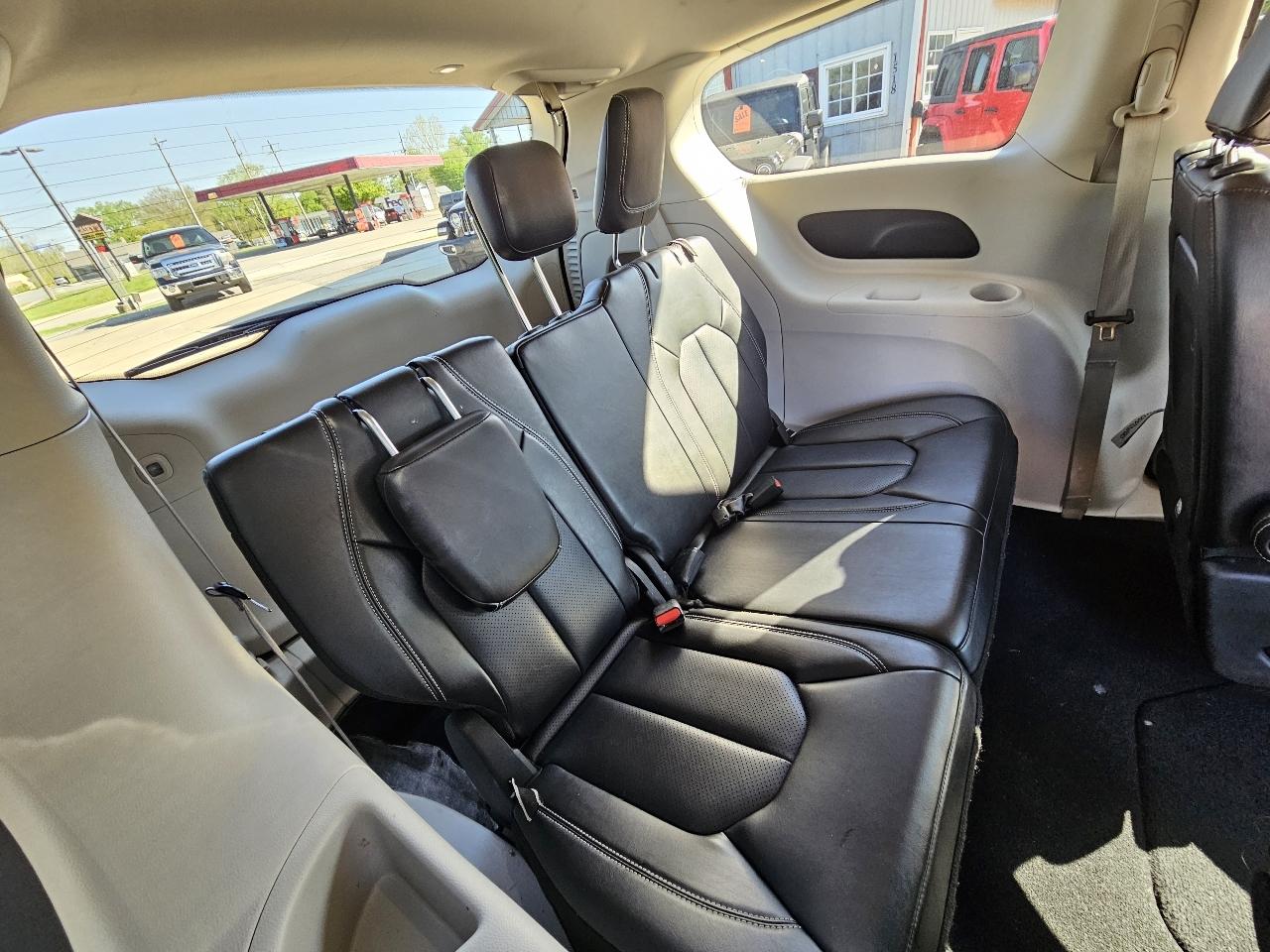 Chrysler Pacifica Touring L 2023