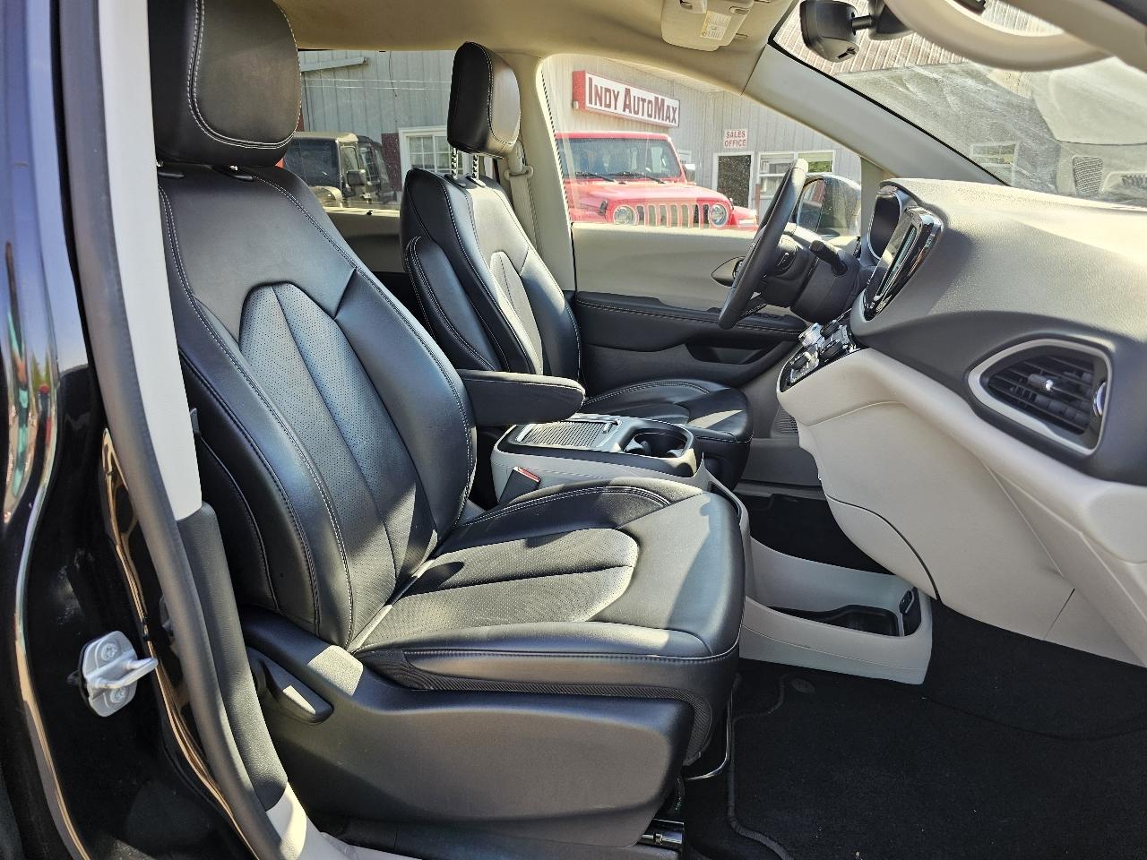 Chrysler Pacifica Touring L 2023