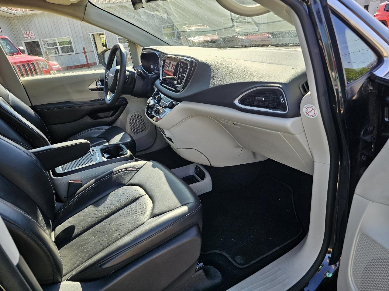 Chrysler Pacifica Touring L 2023