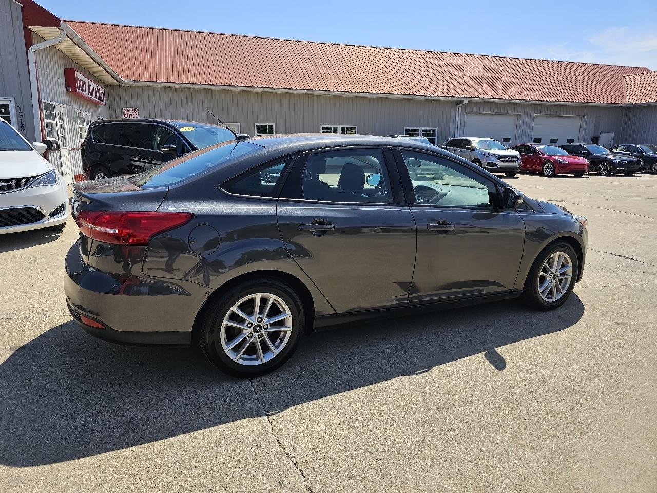 Ford Focus SE Sedan 2016