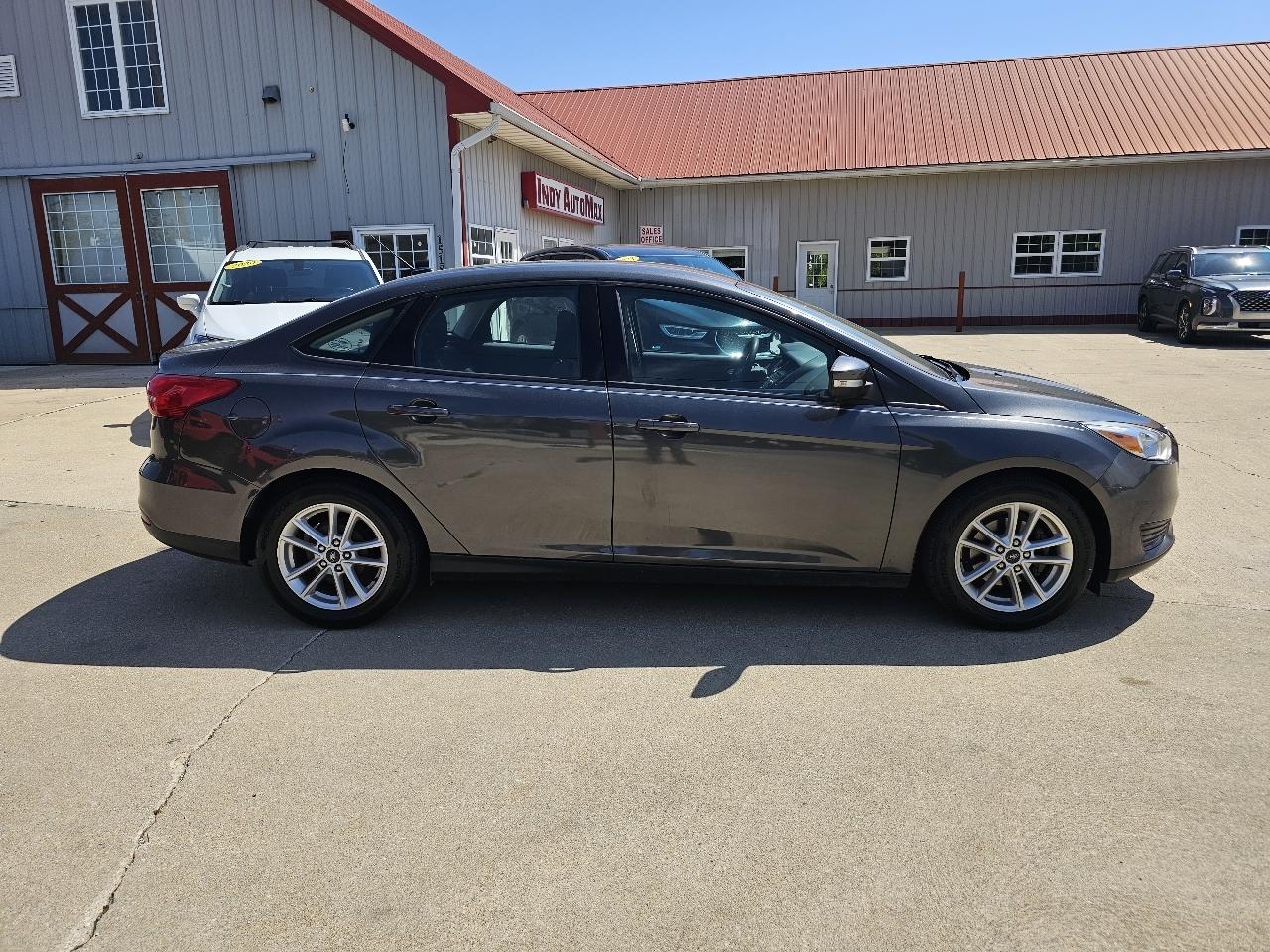 Ford Focus SE Sedan 2016