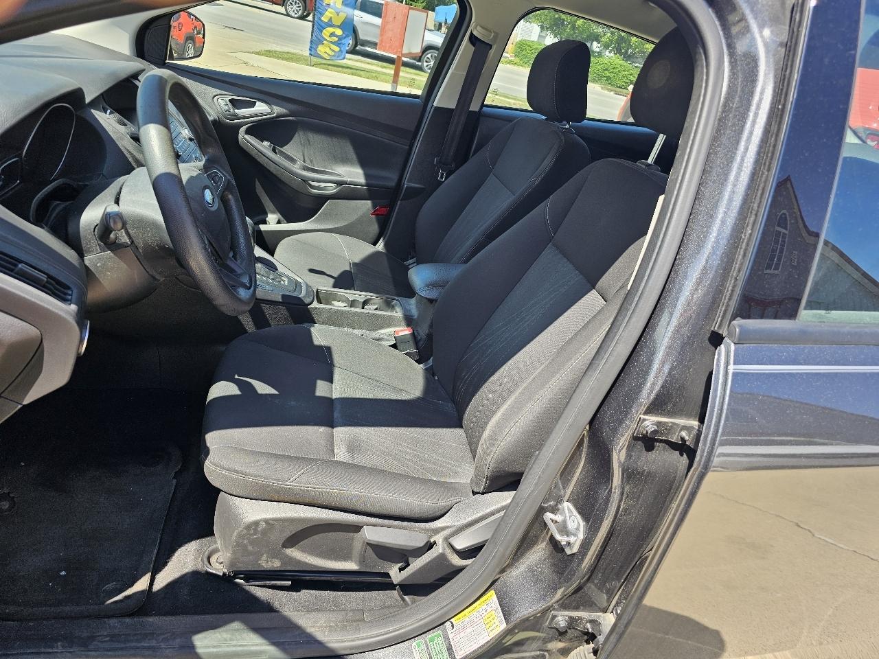 Ford Focus SE Sedan 2016