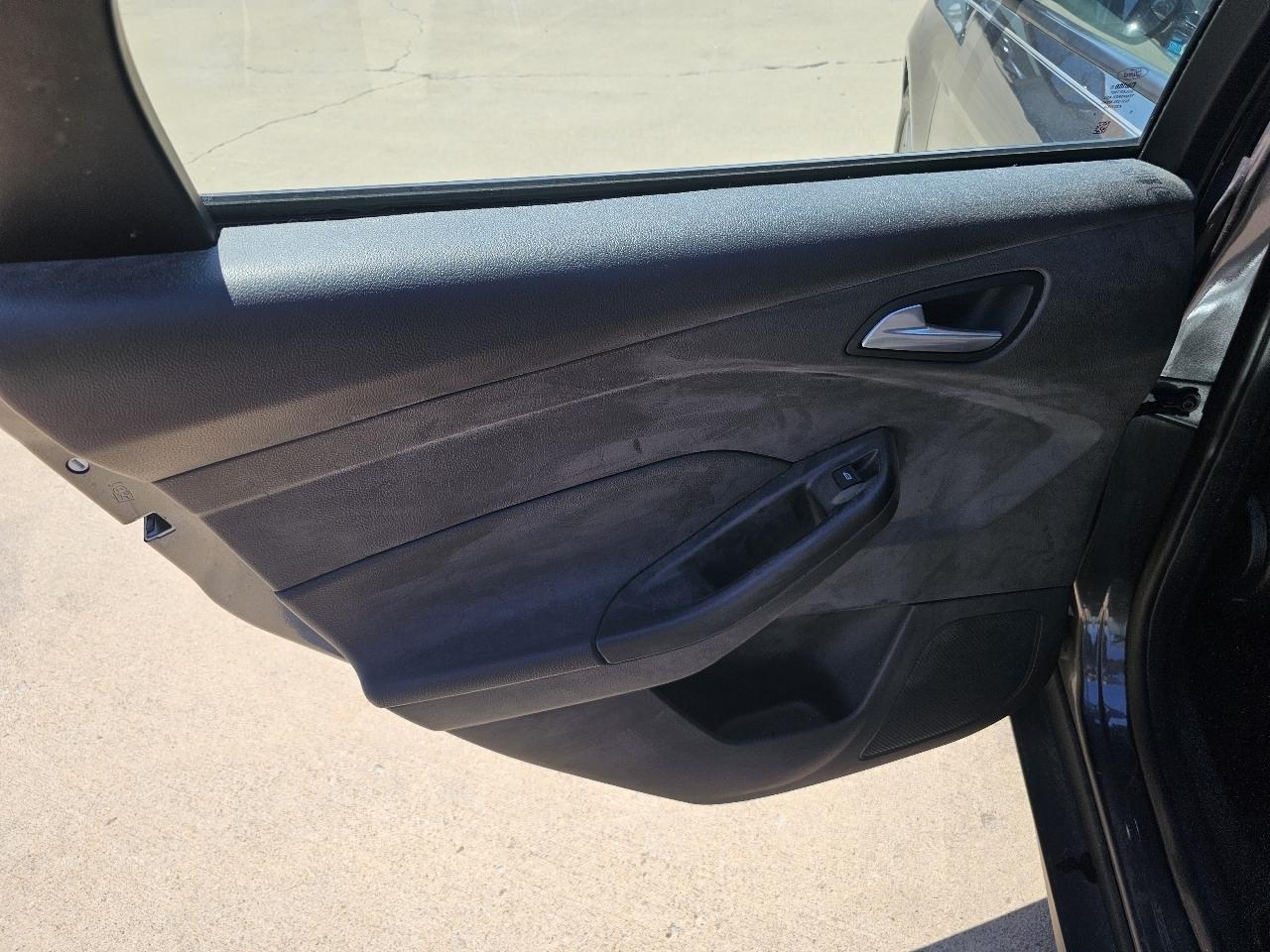 Ford Focus SE Sedan 2016