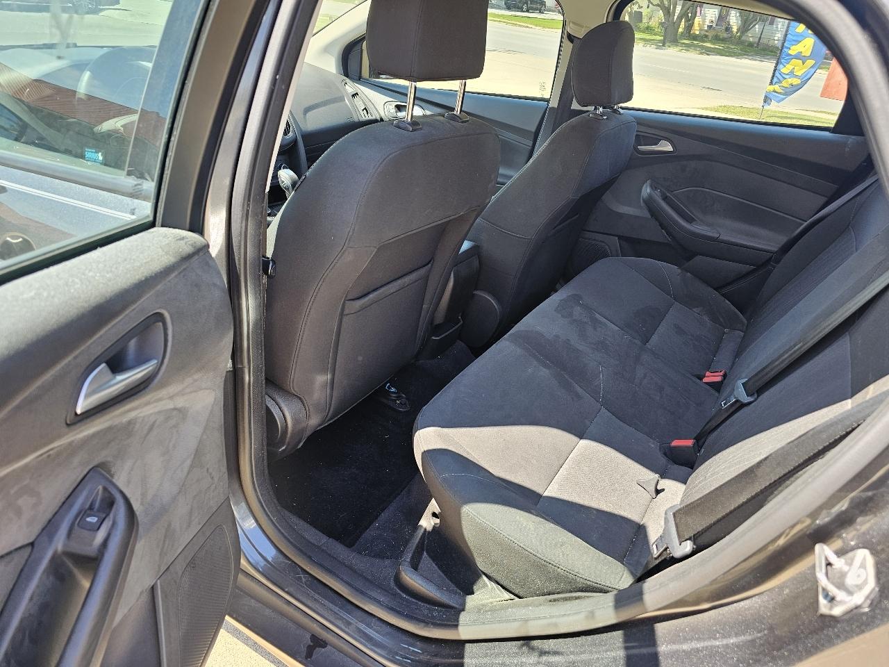 Ford Focus SE Sedan 2016