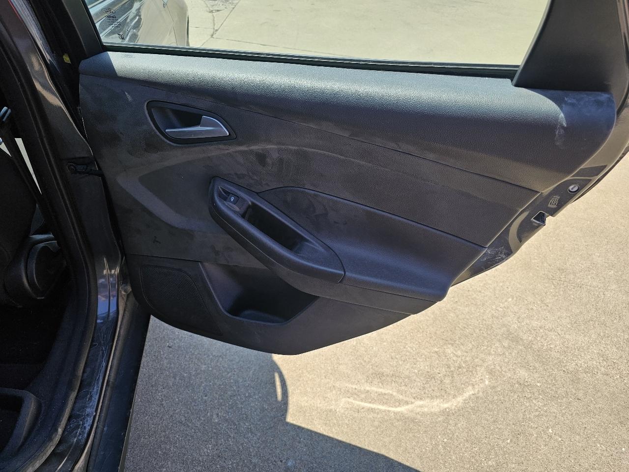 Ford Focus SE Sedan 2016