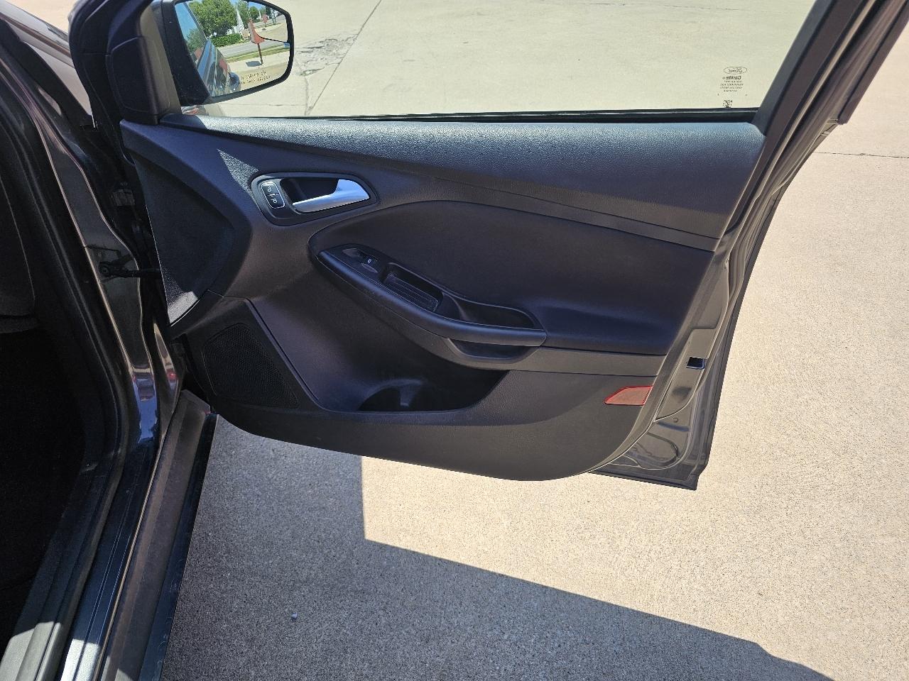 Ford Focus SE Sedan 2016