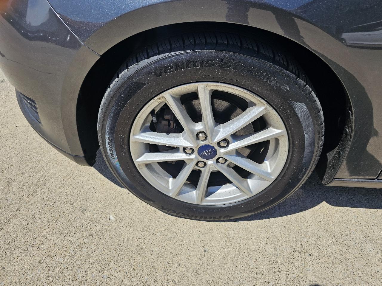 Ford Focus SE Sedan 2016