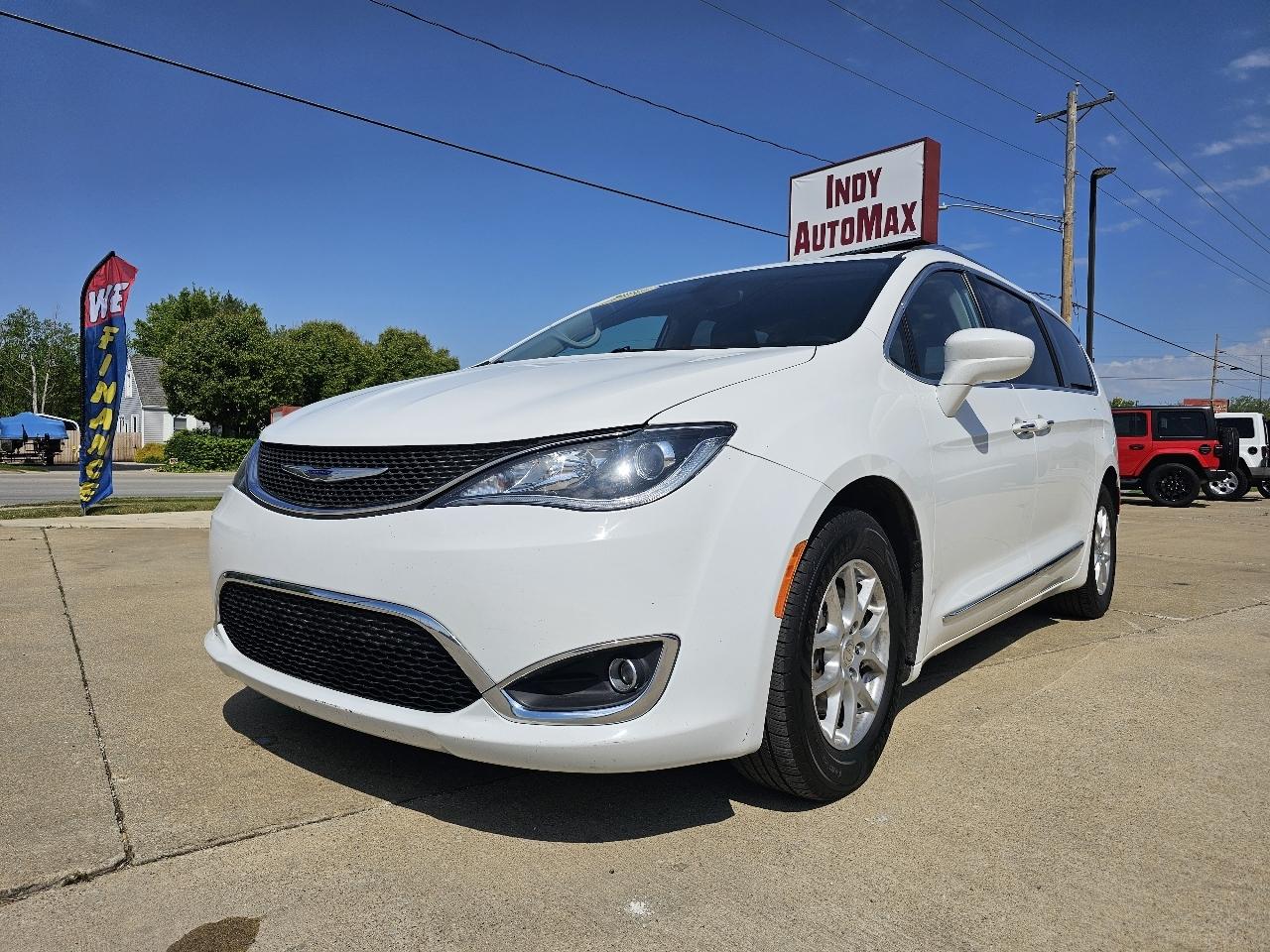 2020 Chrysler Pacifica Touring L's photo