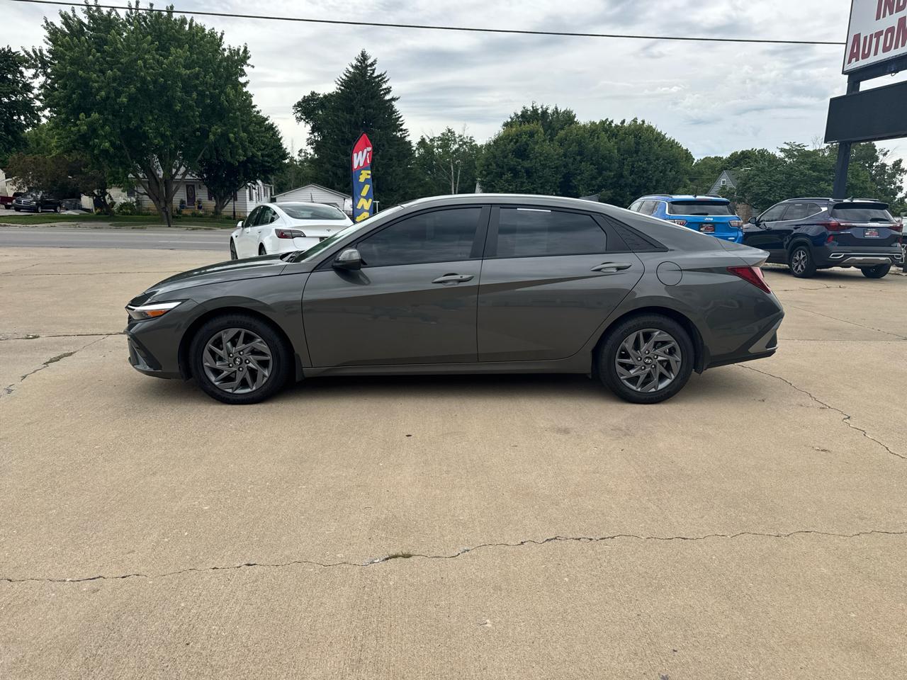 Hyundai Elantra SEL 2024