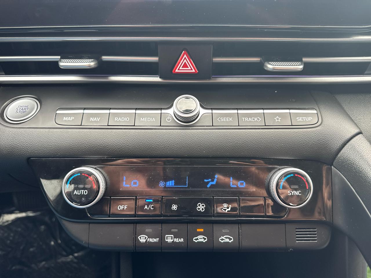 Hyundai Elantra SEL 2024