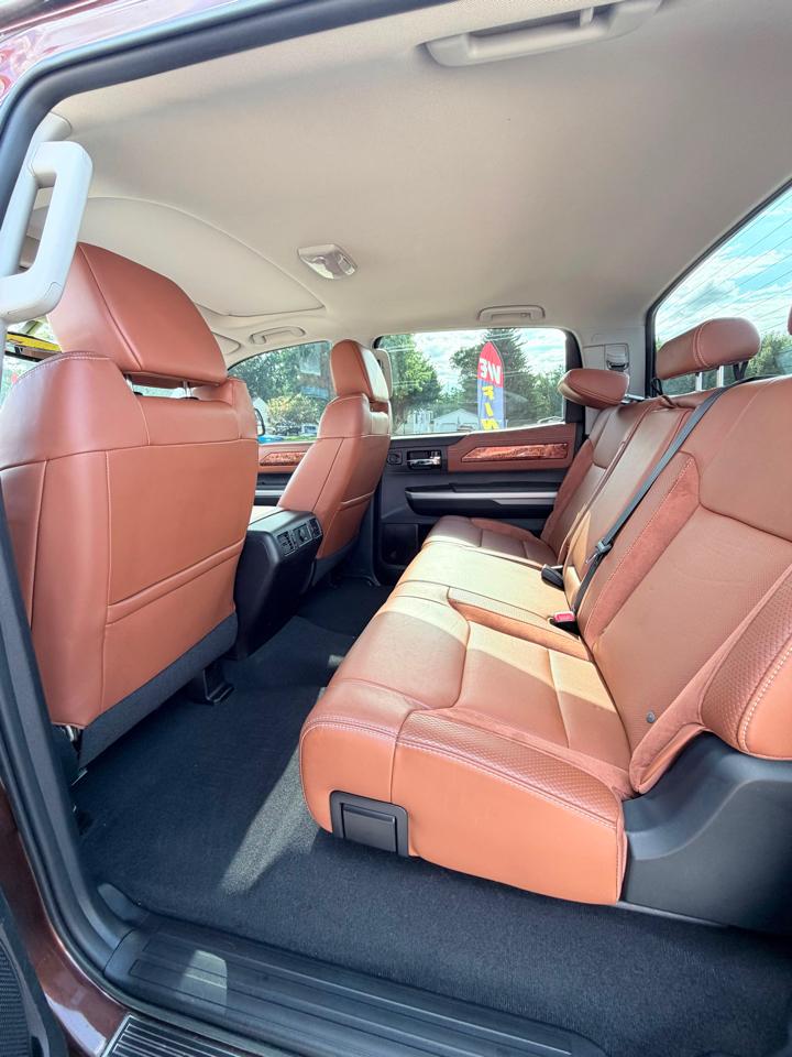 Toyota Tundra Platinum CrewMax 5.7L FFV 4WD 2015