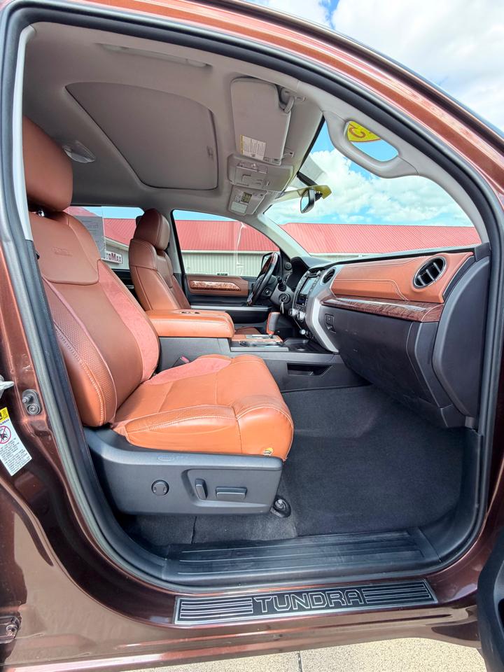 Toyota Tundra Platinum CrewMax 5.7L FFV 4WD 2015