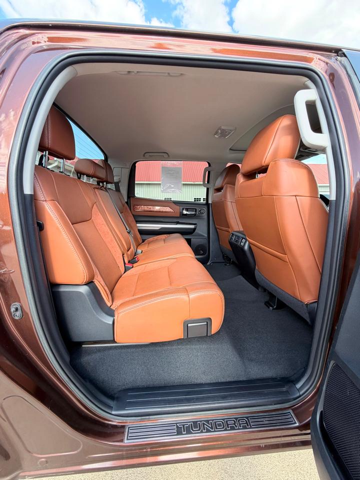 Toyota Tundra Platinum CrewMax 5.7L FFV 4WD 2015