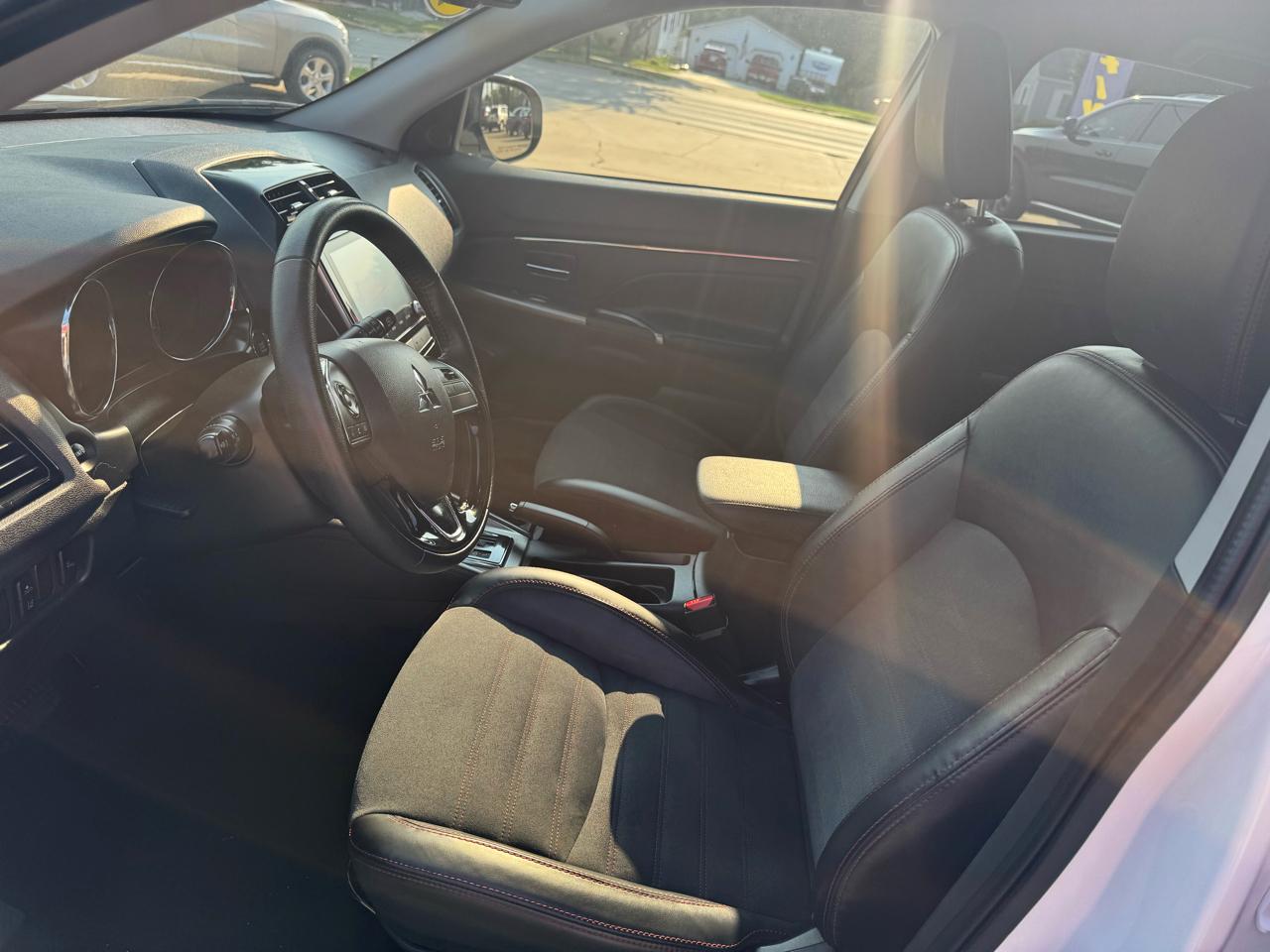 Mitsubishi Outlander Sport 2.0 ES 4WD 2024