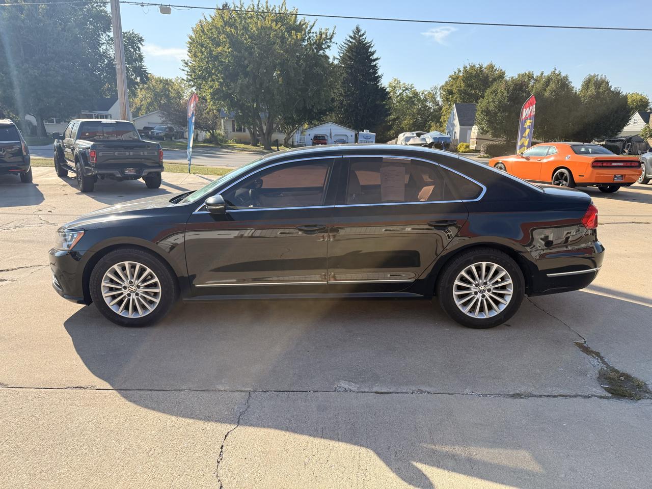 Volkswagen Passat SE PZEV 6A w/ Sunroof & Nav 2016