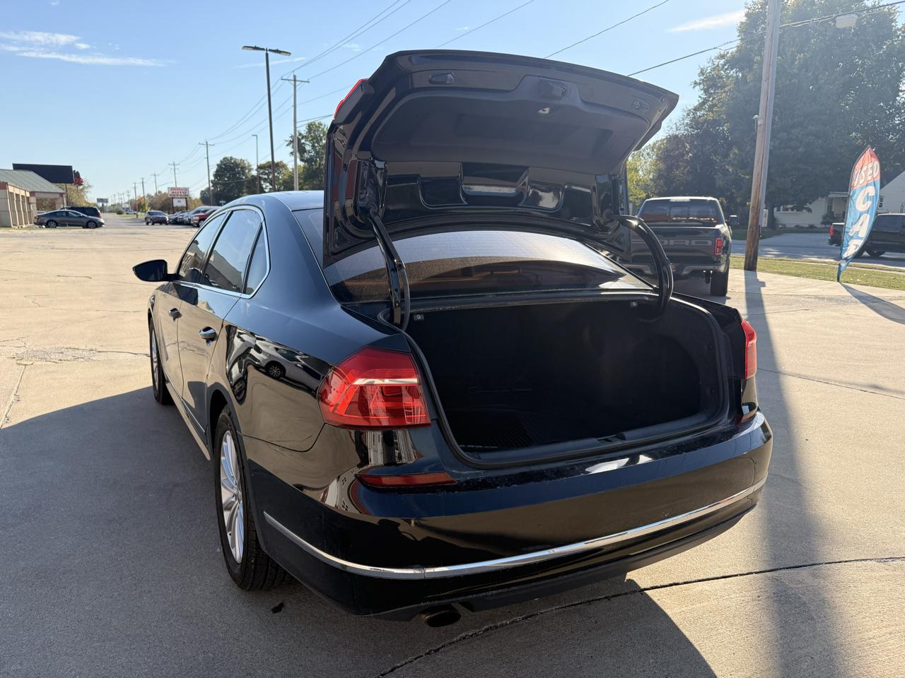 Volkswagen Passat SE PZEV 6A w/ Sunroof & Nav 2016