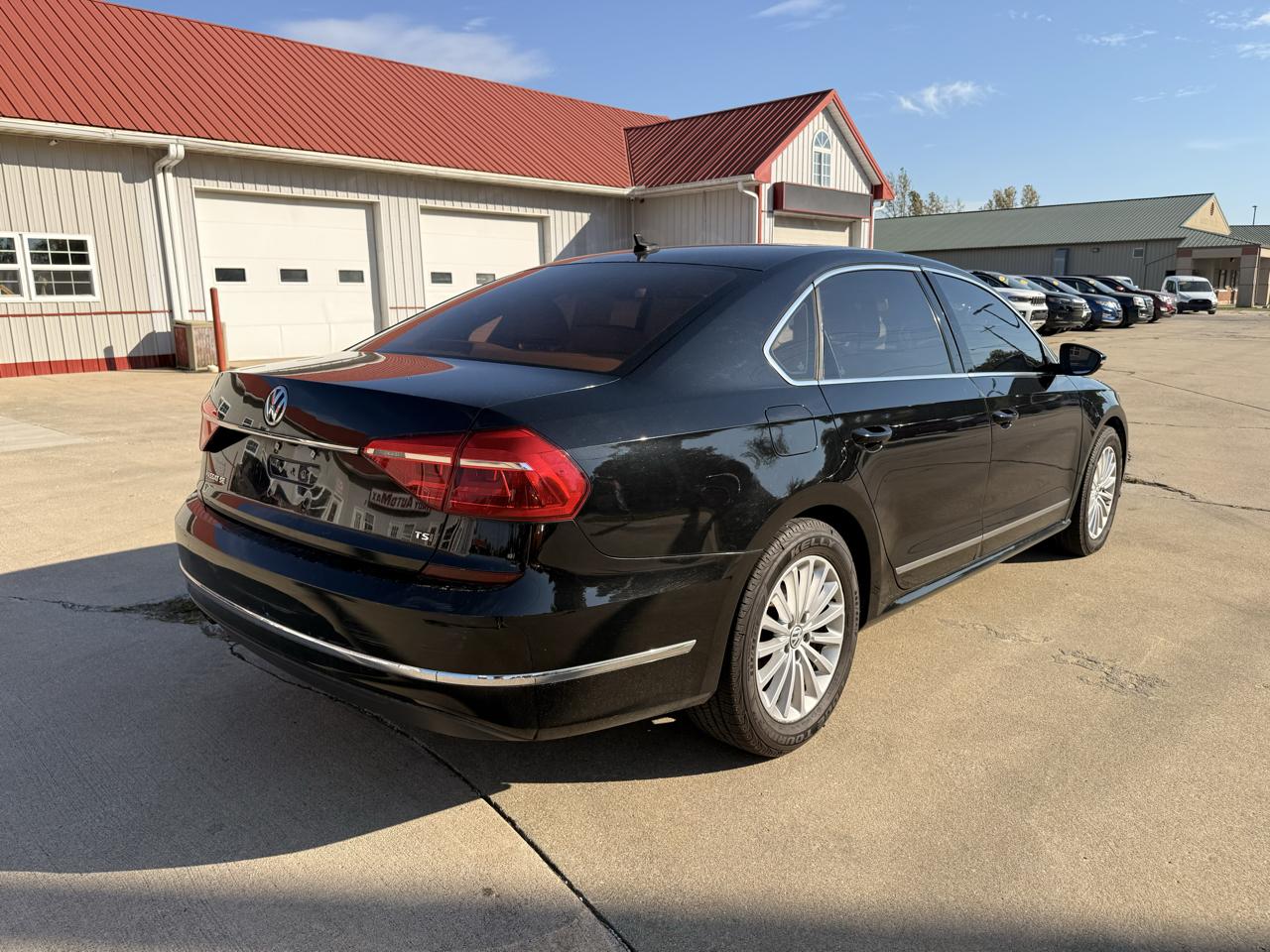 Volkswagen Passat SE PZEV 6A w/ Sunroof & Nav 2016