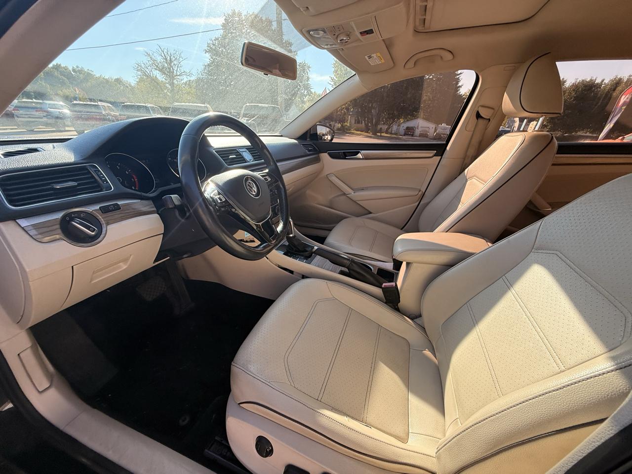 Volkswagen Passat SE PZEV 6A w/ Sunroof & Nav 2016