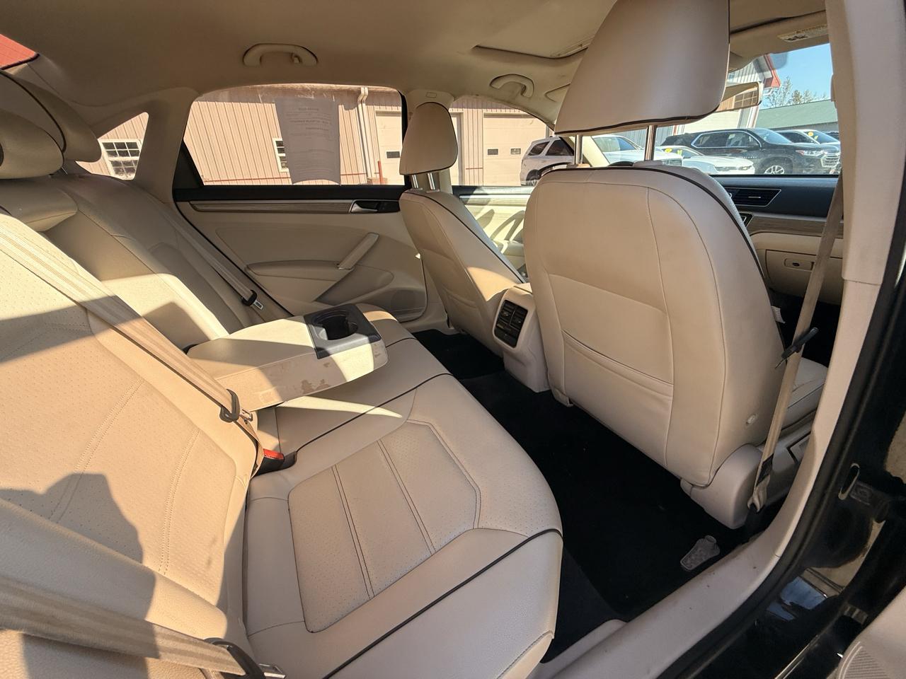 Volkswagen Passat SE PZEV 6A w/ Sunroof & Nav 2016