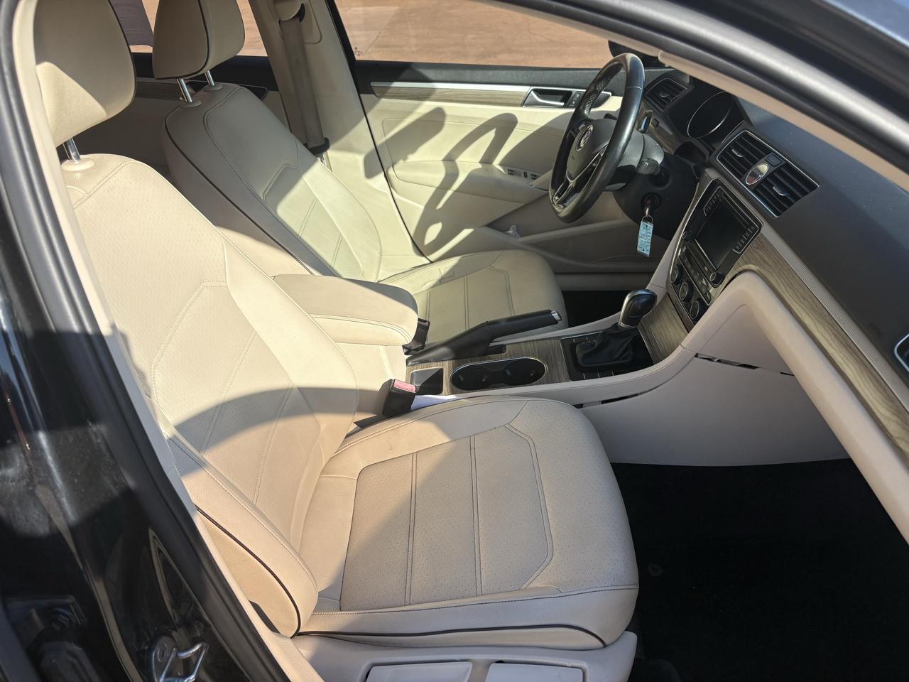 Volkswagen Passat SE PZEV 6A w/ Sunroof & Nav 2016