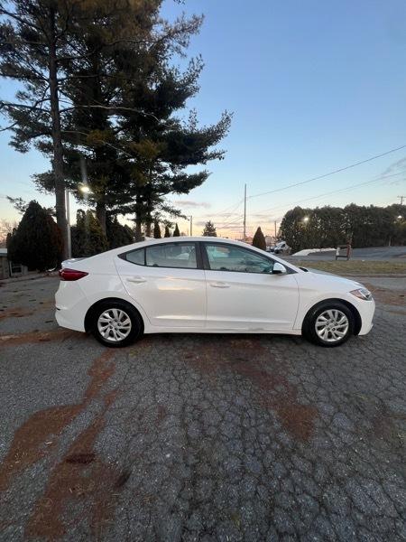 Hyundai Elantra SE 6AT 2017