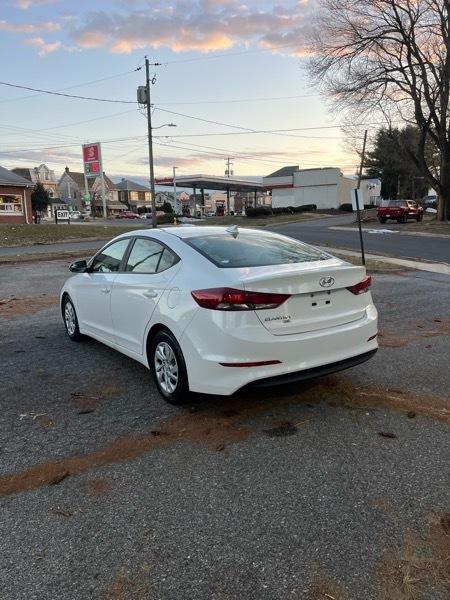 Hyundai Elantra SE 6AT 2017