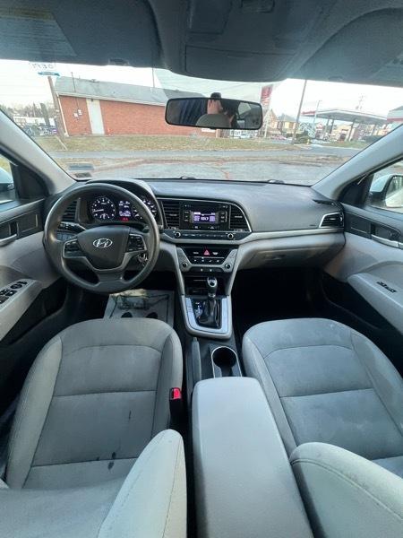 Hyundai Elantra SE 6AT 2017
