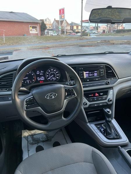 Hyundai Elantra SE 6AT 2017