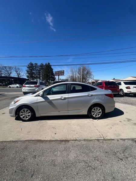 Hyundai Accent SE 4-Door 6A 2017
