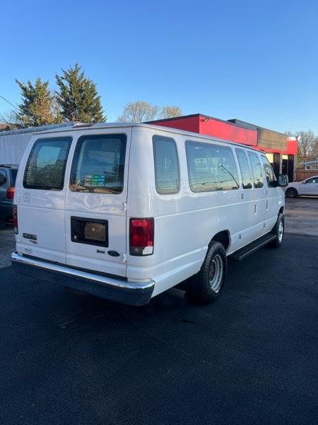 Ford Econoline E-350 XLT Super Duty Extended 2012