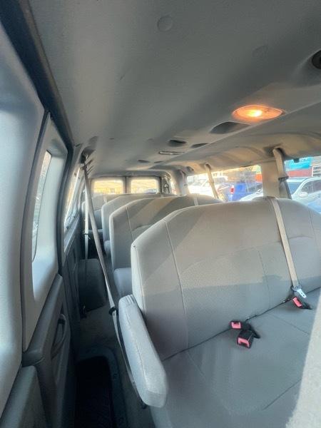 Ford Econoline E-350 XLT Super Duty Extended 2012