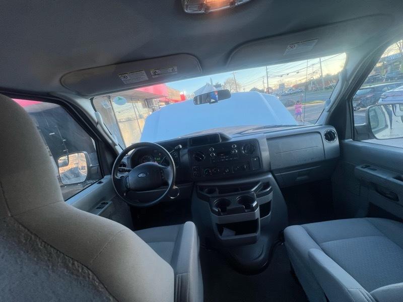 Ford Econoline E-350 XLT Super Duty Extended 2012