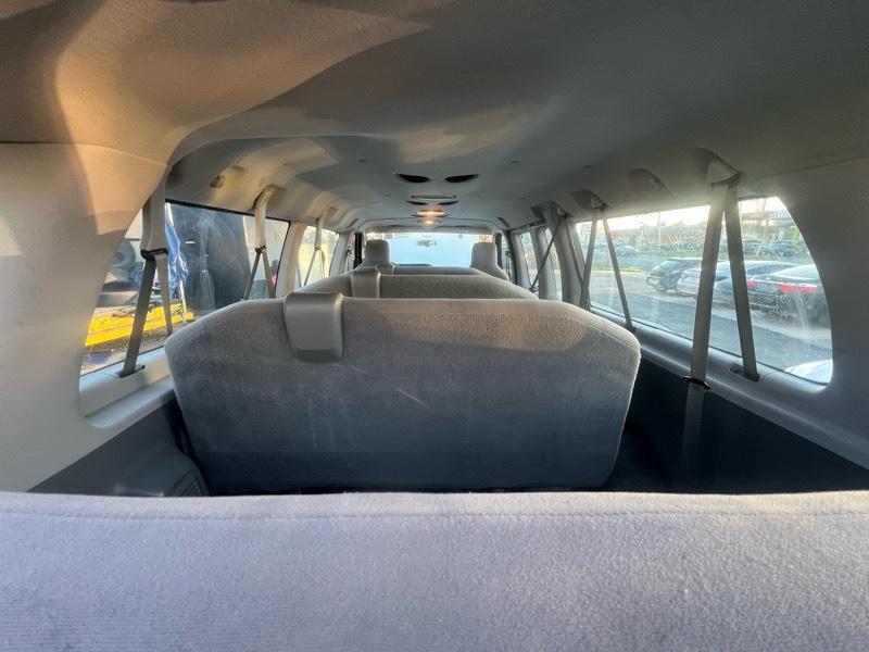 Ford Econoline E-350 XLT Super Duty Extended 2012