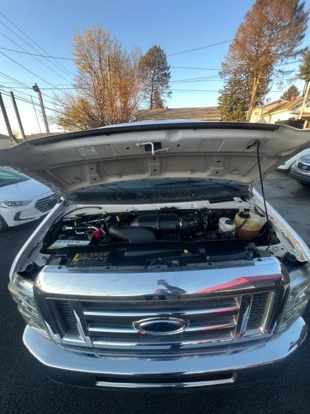 Ford Econoline E-350 XLT Super Duty Extended 2012