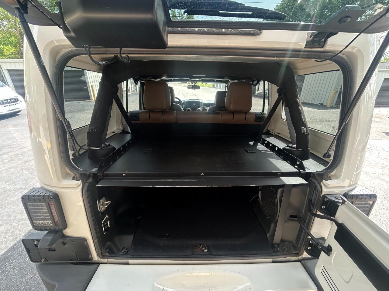 Jeep Wrangler Unlimited Sahara 4WD 2014