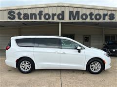 2021 Chrysler Voyager 