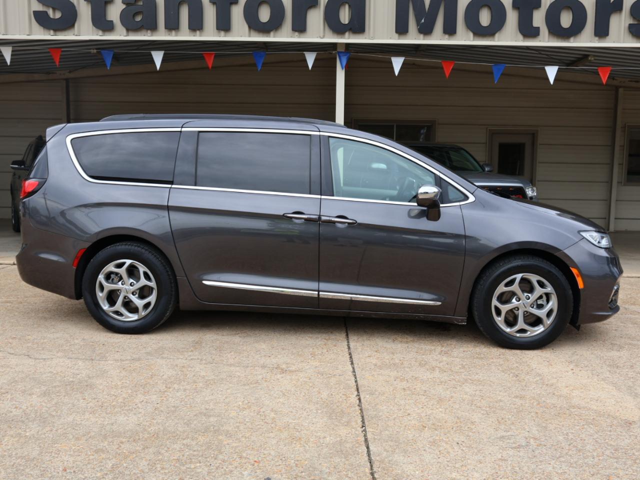 2022 Chrysler Pacifica Limited FWD