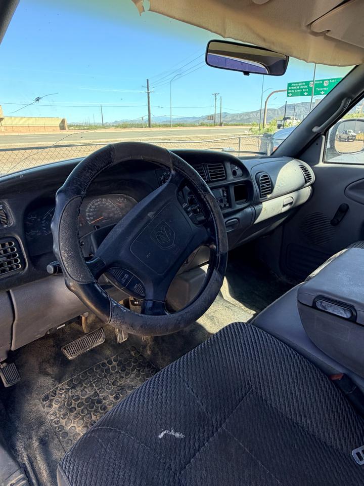 Dodge Ram 1500 Quad Cab Short Bed 2WD 2001