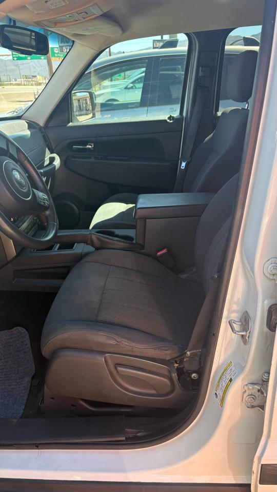 Jeep Liberty Sport 2WD 2012